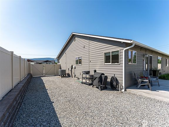 4th image of 2149 SE Maryhill Street
