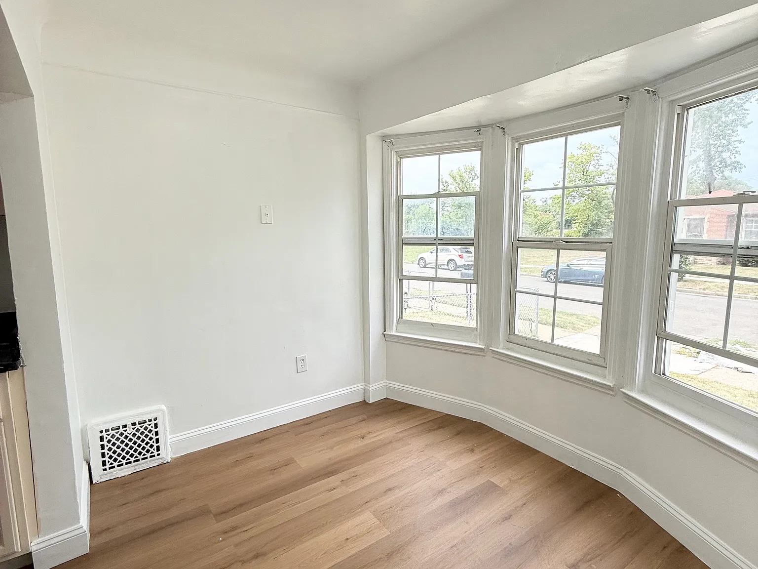 3 bed, 1000 sqft, $1,400 — Photo 3