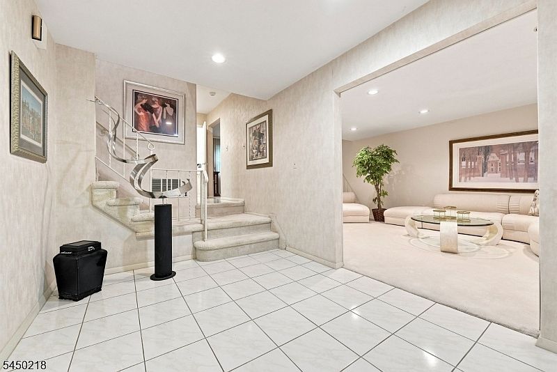 18 Druid Hill Dr, Parsippany, NJ 07054 | MLS #4043957 | Zillow 18 Druid Hill Dr, Parsippany, NJ 07054 | MLS #4043957 | Zillow