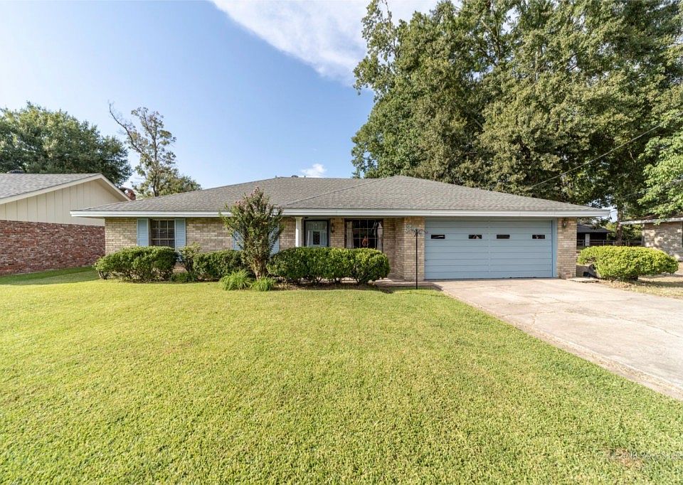 1st image of 2915 Mary Ann Dr