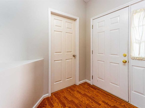 2nd image of 3869 Landridge Dr