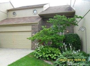 2195 Crystal Dr #136, Rochester Hills, MI 48309