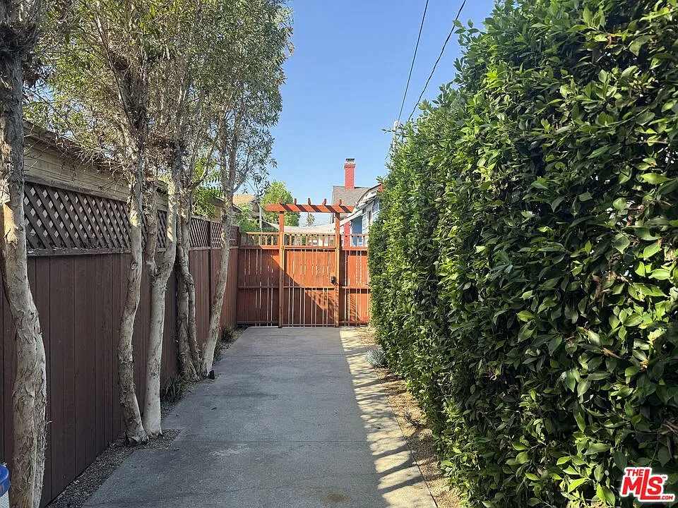 1 bed, 1.0 bath, 650 sqft, $2,800 — Photo 2