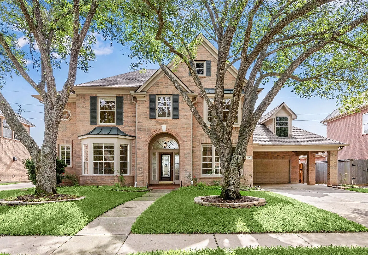 5 bed, 3.5 bath, 3875 sqft, $5,700 — Photo 1