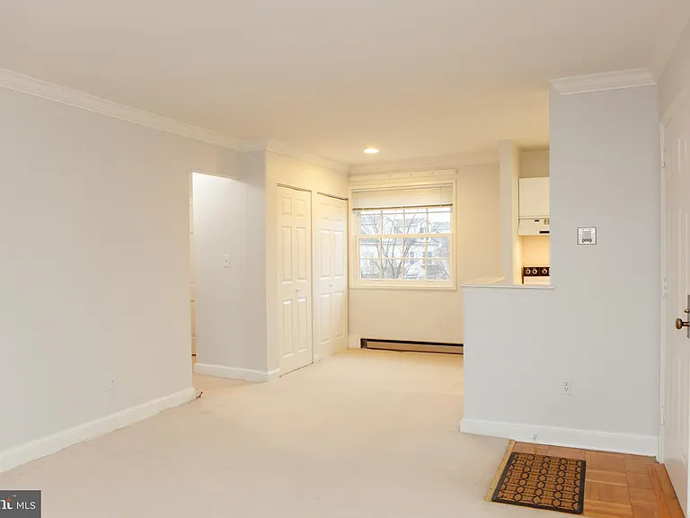1712 W Abingdon Dr #301 — Photo 4