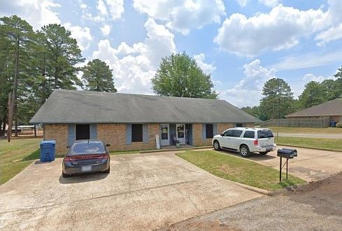1st image of 608 Parkway Dr #A