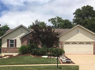 25 Winter Valley Dr, Fenton, MO 63026