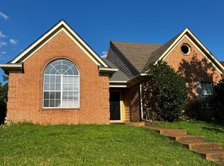 1086 Whitten Rd, Cordova, TN 38018