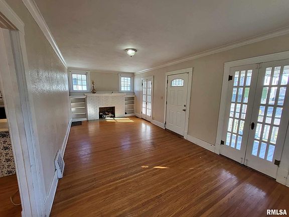 3rd image of 1115 E Virginia Ave