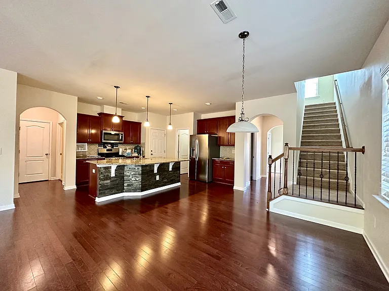 1218 Clingman Dr — Photo 5