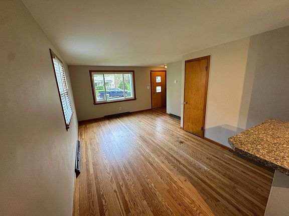 3rd image of 326 Elm Dr
