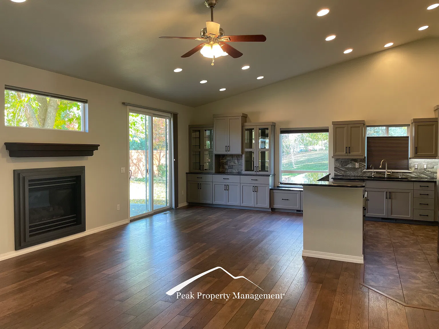 3 bed, 1600 sqft, $2,600 — Photo 3