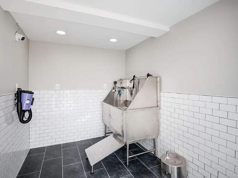 Lakeshore Drive Apartment Homes — Photo 30