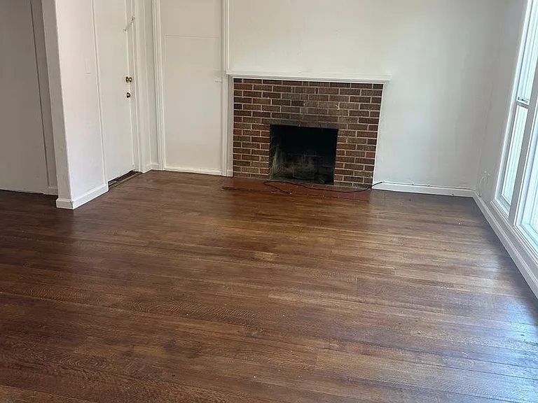 954 Victoria Ave — Photo 4