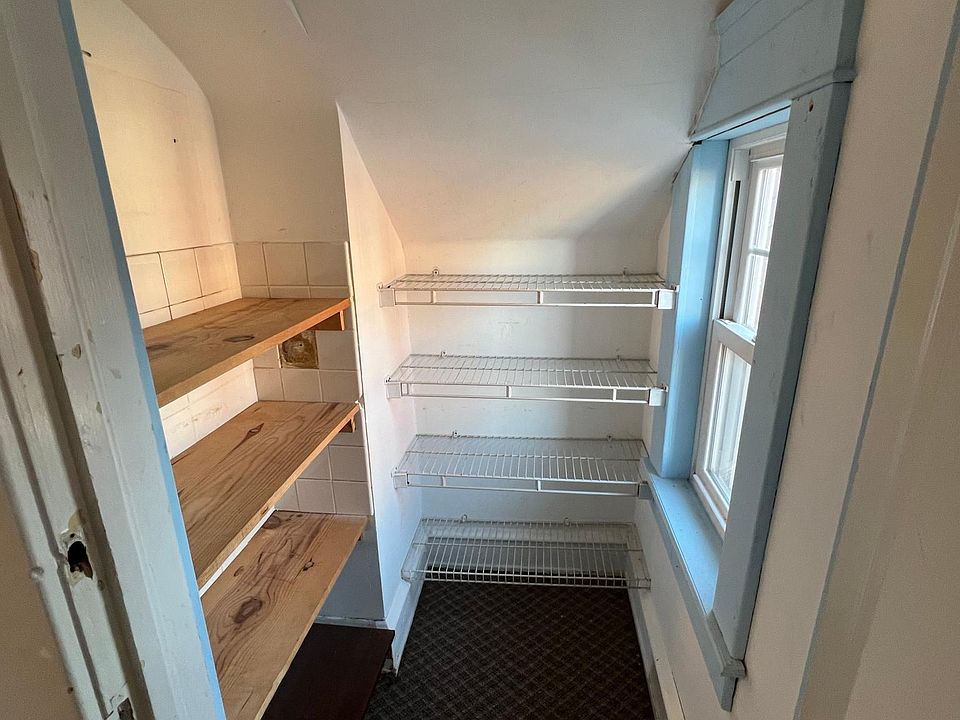 Hall pantry / storage