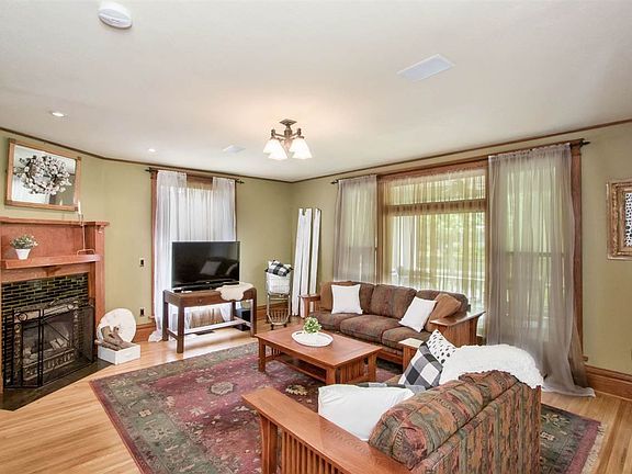 2nd image of 314 W Washington Blvd