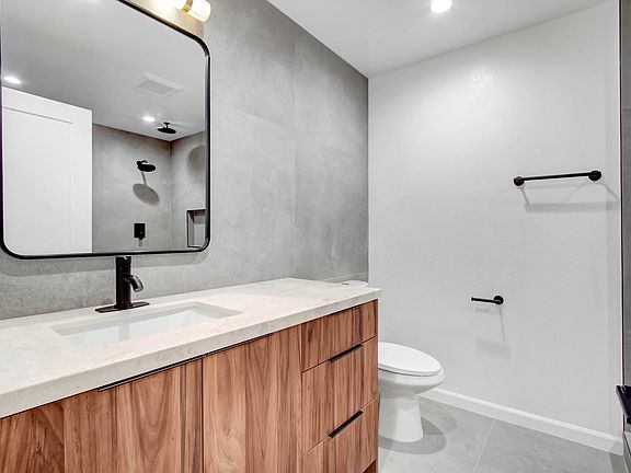 4th image of 8300 De Longpre Ave #60462181