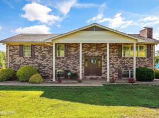 10404 Cobb Ln, Mascot, TN 37806