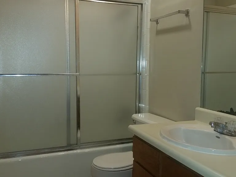 2007 Champions Hall Bathroom_06202016