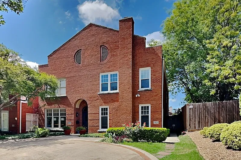 3 bed, 4.5 bath, 2592 sqft, $5,899 — Photo 1