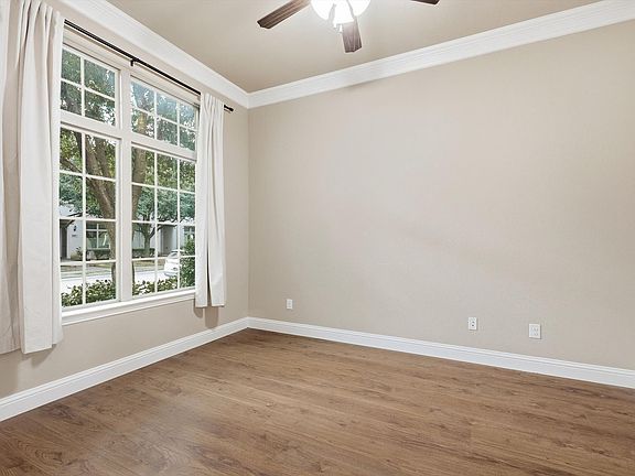 3rd image of 814 Milton Way