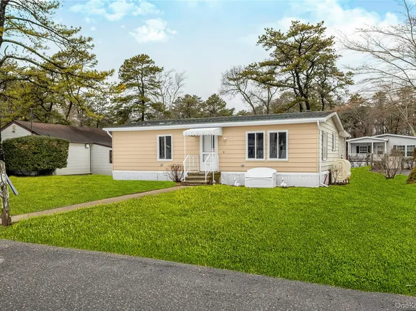 525 Riverleigh Avenue #P3, Riverhead, NY 11901