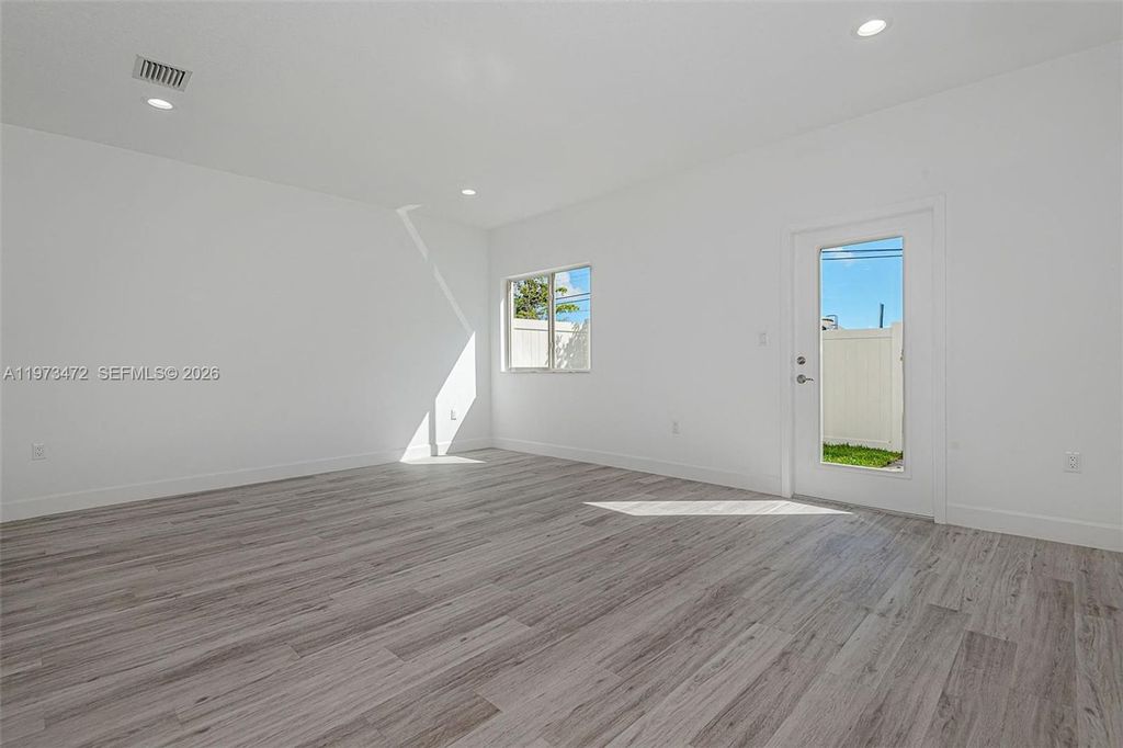 355 NW 30th Ave #601, photo 7