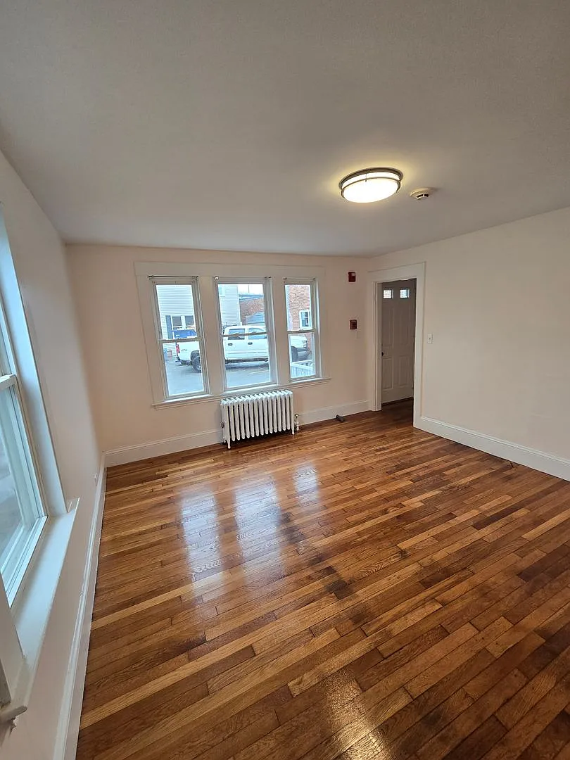 297- 299 Cabot Street — Photo 3