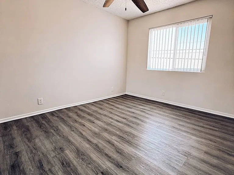 Reef Apartments — Photo 4