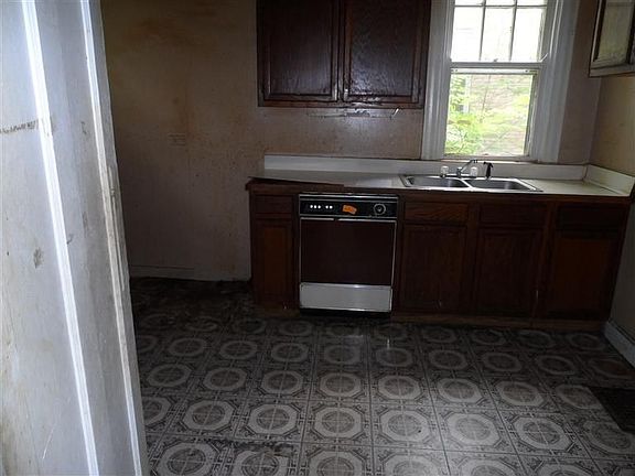 3rd image of 3968 Lowry Ave