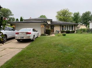 9S234 Cumnor Rd, Downers Grove, IL 60516