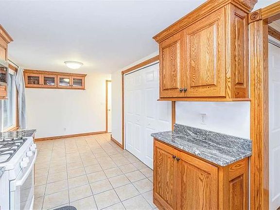 5th image of 3243 N Lakeside Dr