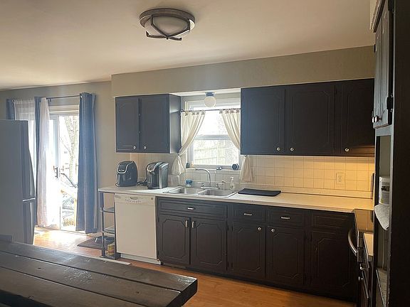 3rd image of 33 Frank St