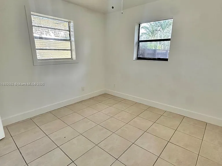 4111 SW 33rd St — Photo 5