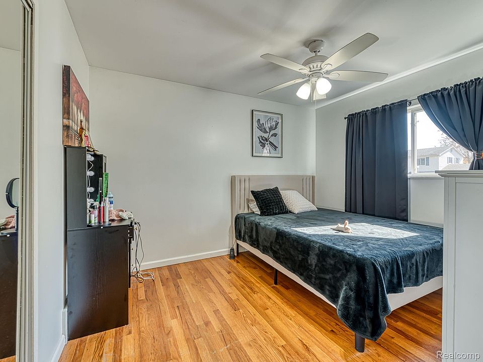 22490 Huntington Ct, photo 21