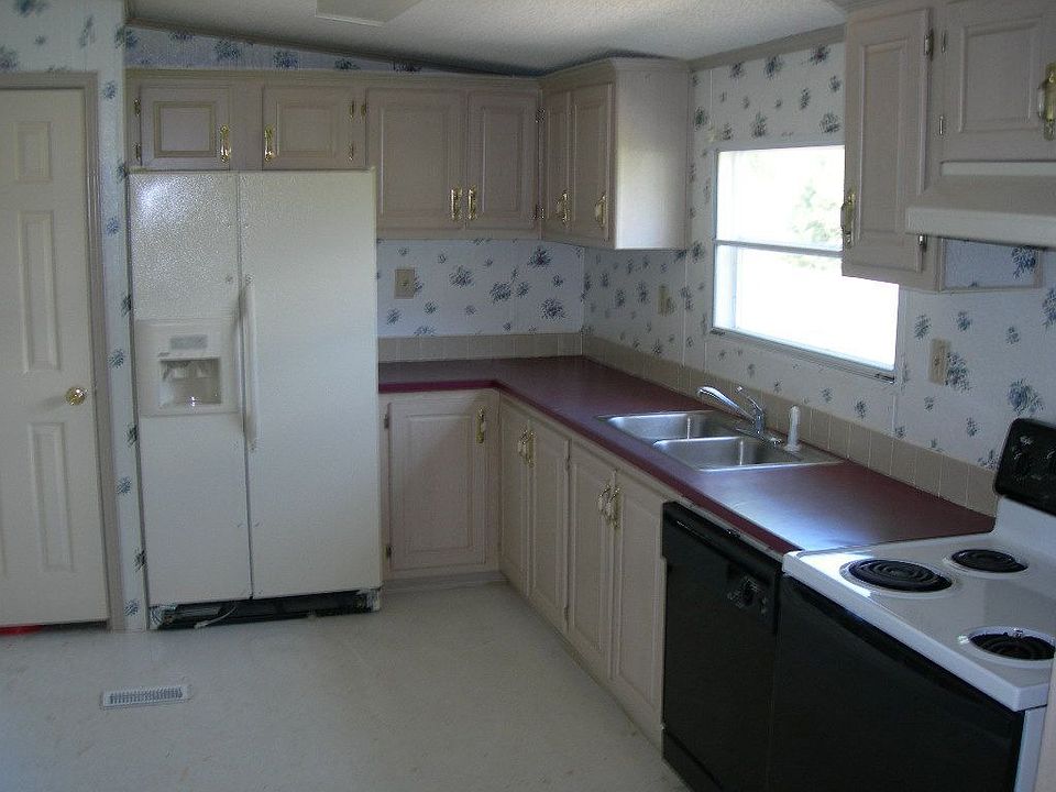 2nd image of 528 Valley Forge Way S