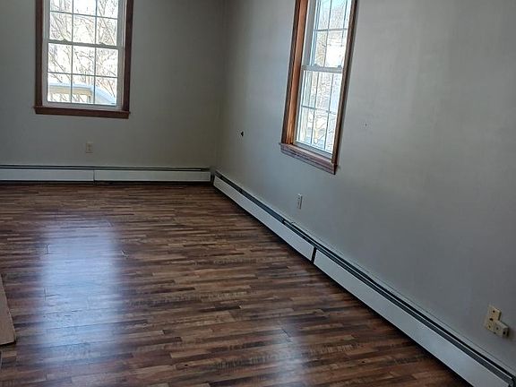 5th image of 37 Main St
