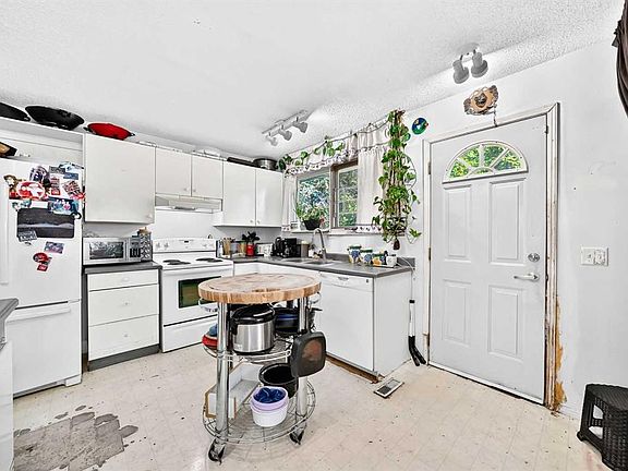4th image of 360 W Rundlefield Rd NE