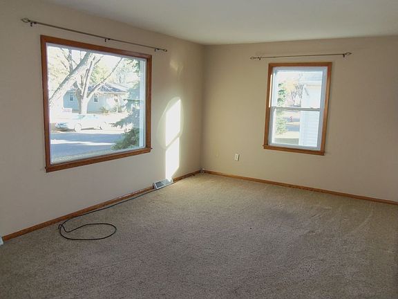 4th image of 709 Orchard St