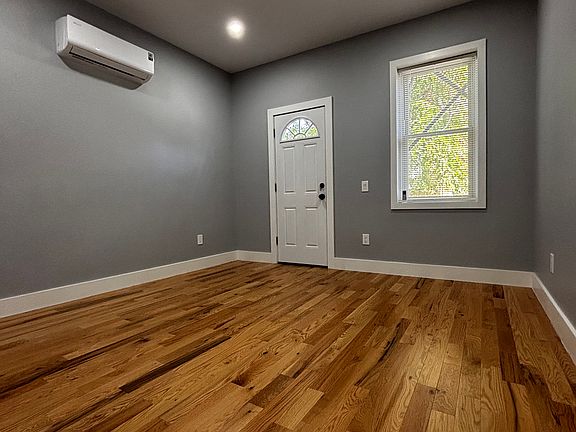 3rd image of 1668 George St