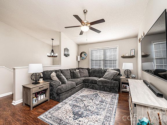 4th image of 4984 Addison Ln