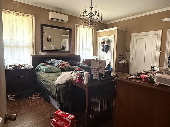 3rd image of 104 East Ave