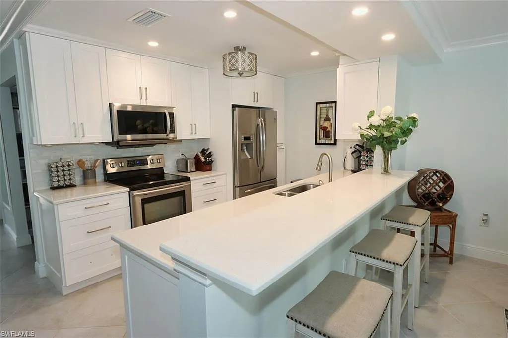 2 bed, 2.0 bath, 1450 sqft, $5,900 — Photo 2