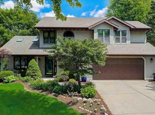 1906 Manchester Xing, Waunakee, WI 53597