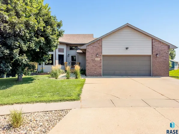 820 E Heatherwood Cir, Brandon, SD 57005
