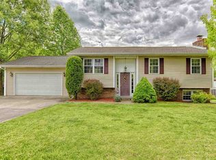 6899 Oakmont Ct, Newburgh, IN 47630