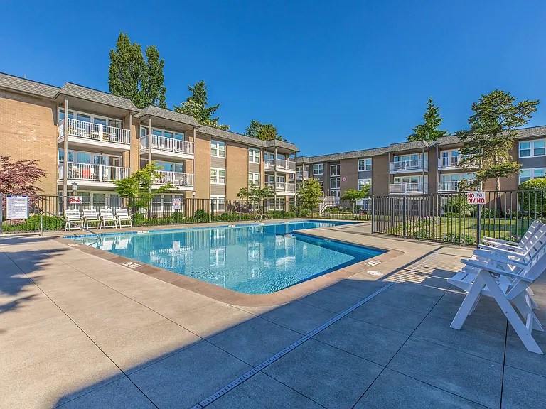 Corinthian Apartments — Photo 22