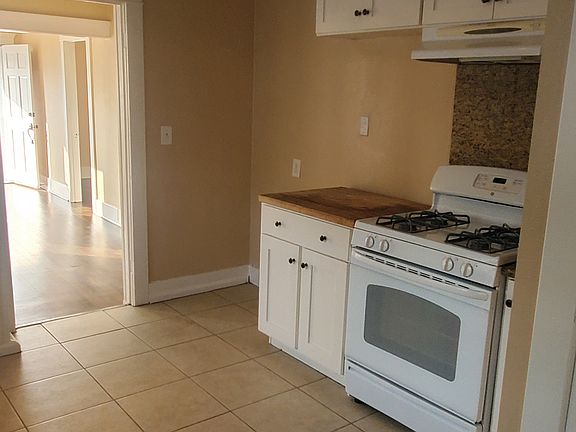 5th image of 437 S Olive St
