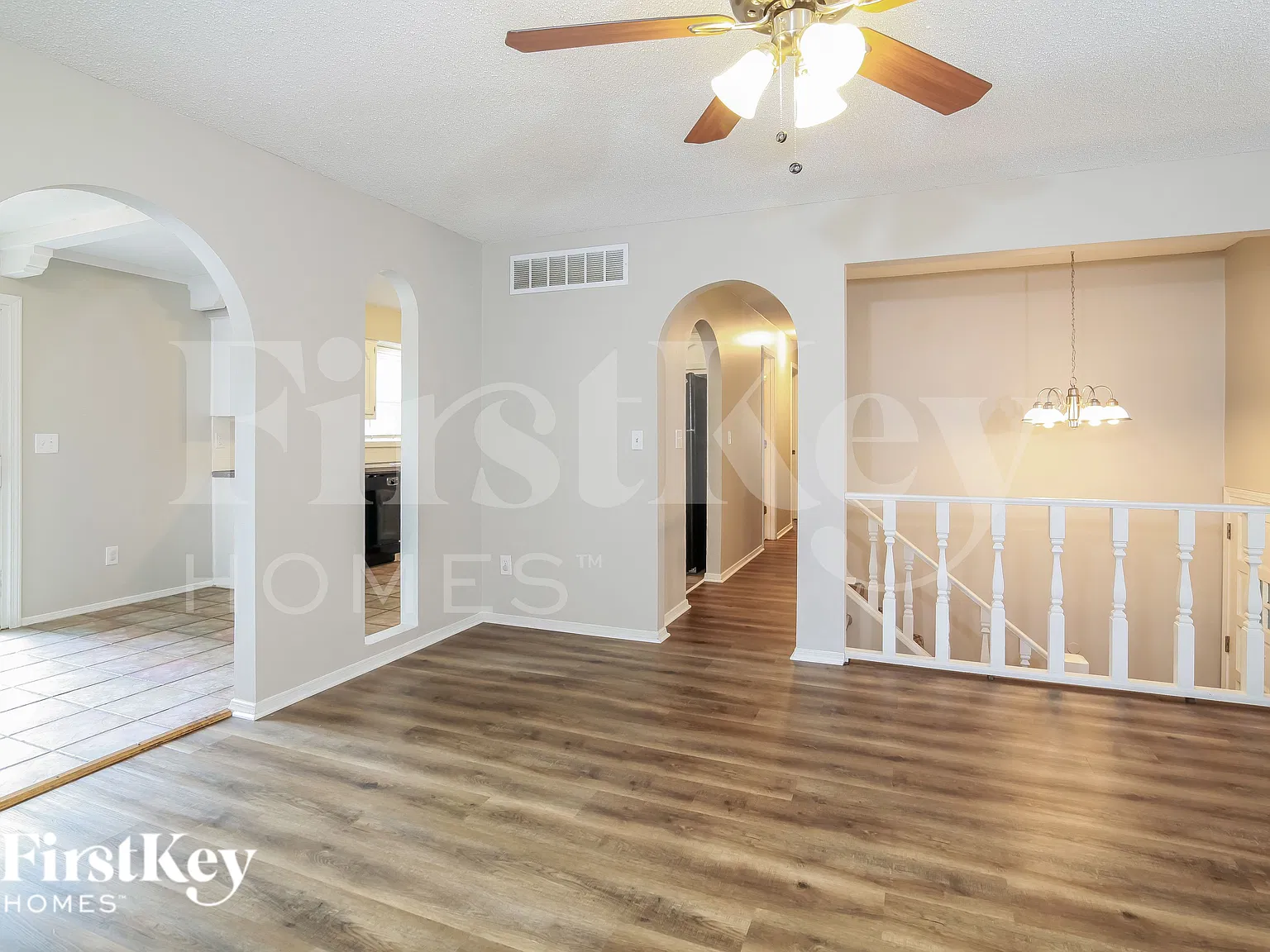 3 bed, 2.0 bath, 1226 sqft, $2,000 — Photo 2
