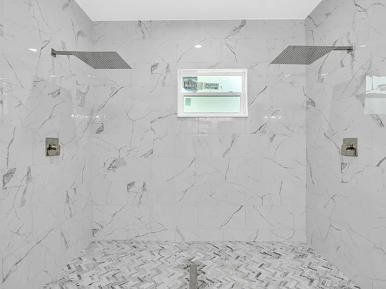 555 Gagnon St SE — Photo 8